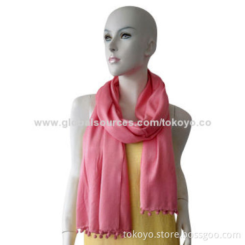 Woolen scarf with plain dyeing and added pompon, measures 160*35cm, children's style, upmarket